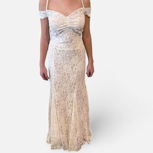 Women’s cream off white  Nightway Lace Off-Shoulder Gown - Size 10